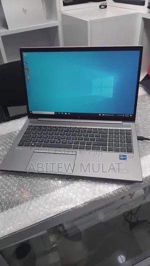 New Laptop HP ZBook Firefly G8 16GB Intel Core i7 SSD 512GB