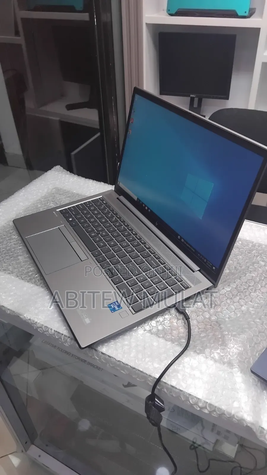 New Laptop HP ZBook Firefly G8 16GB Intel Core i7 SSD 512GB