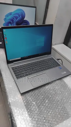 New Laptop HP ZBook Firefly G8 16GB Intel Core i7 SSD 512GB