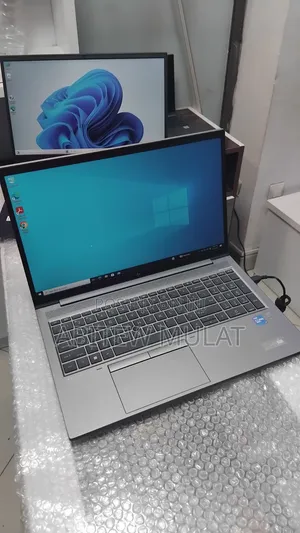 New Laptop HP ZBook Firefly G8 16GB Intel Core i7 SSD 512GB