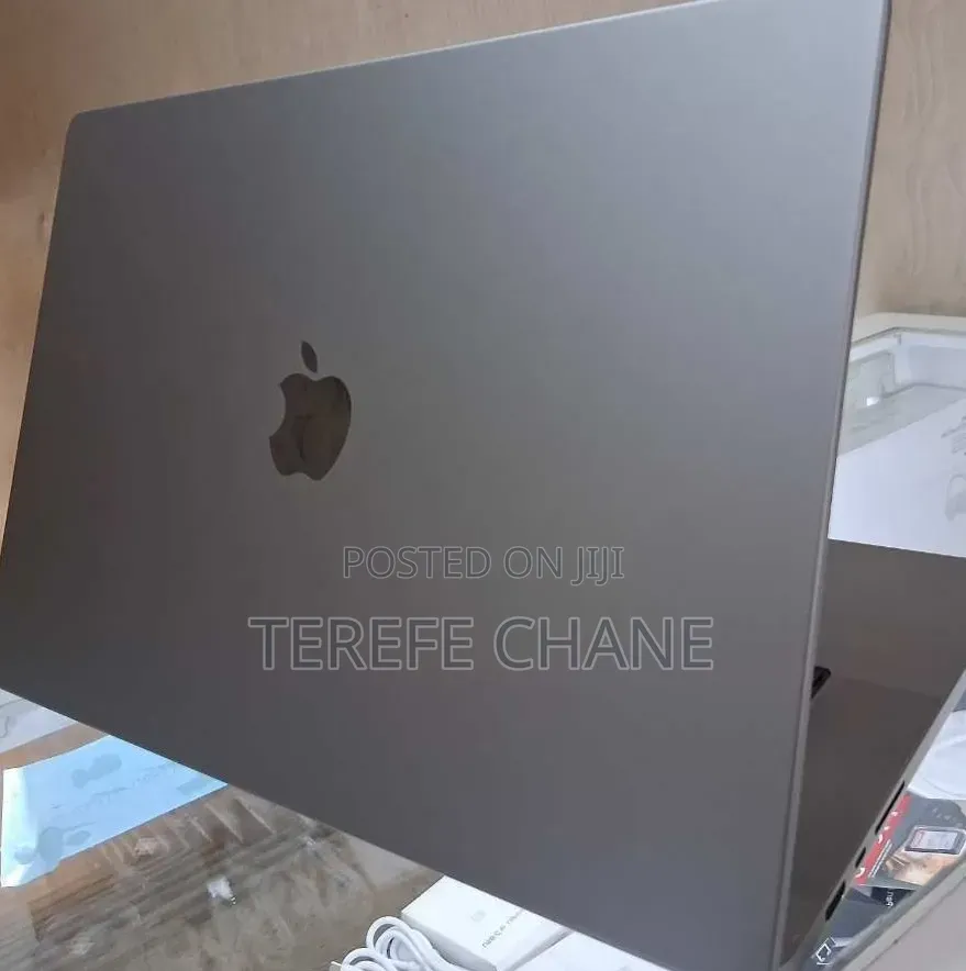 New Laptop Apple MacBook Pro 2021 M1 16GB Apple M1 Pro SSD 1T