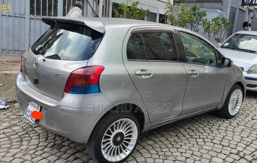 Toyota Yaris 2010 Silver