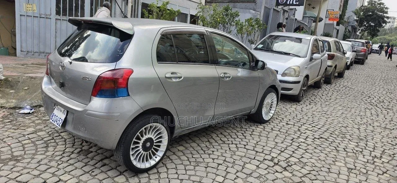 Toyota Yaris 2010 Silver