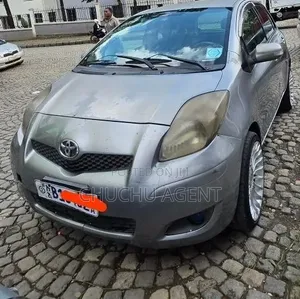 Toyota Yaris 2010 Silver