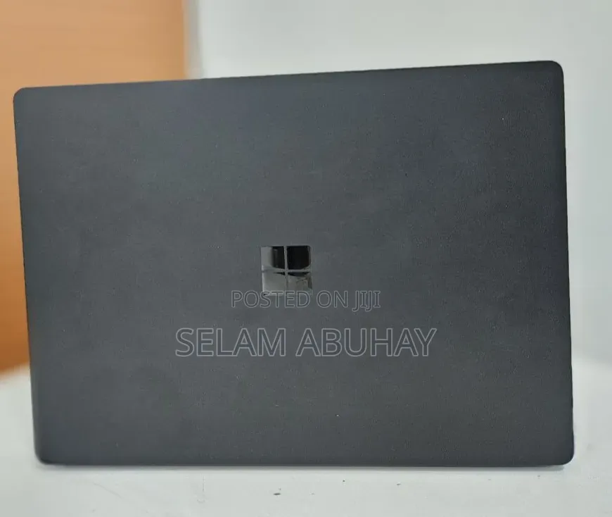 New Laptop Microsoft Surface 16GB Intel Core i7 SSD 512GB