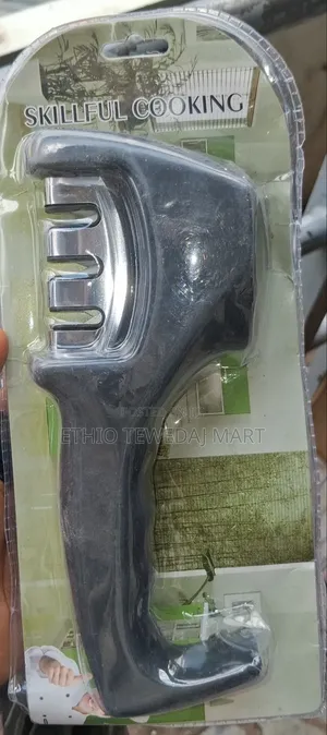 Handheld 3-Stage Kitchen Knife Sharpener