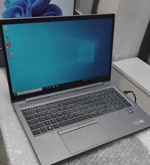 New Laptop HP ZBook Firefly G8 16GB Intel Core i7 SSD 512GB