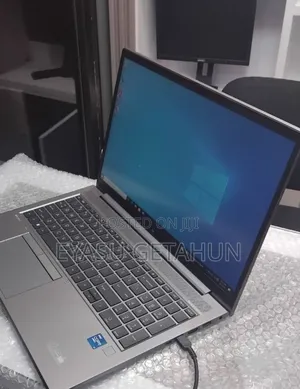 New Laptop HP ZBook Firefly G8 16GB Intel Core i7 SSD 512GB