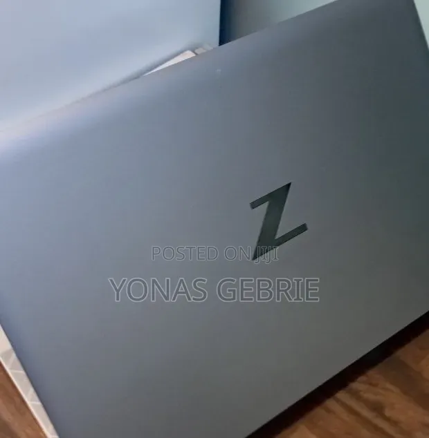 New Laptop HP ZBook Firefly G8 16GB Intel Core i7 SSD 512GB