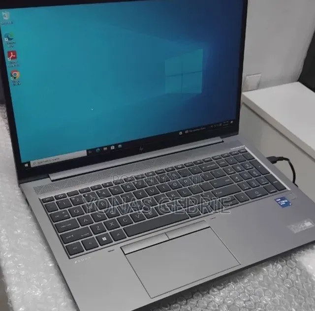 New Laptop HP ZBook Firefly G8 16GB Intel Core i7 SSD 512GB