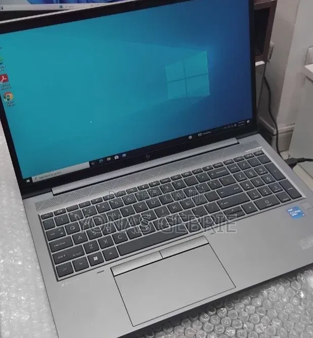 New Laptop HP ZBook Firefly G8 16GB Intel Core i7 SSD 512GB