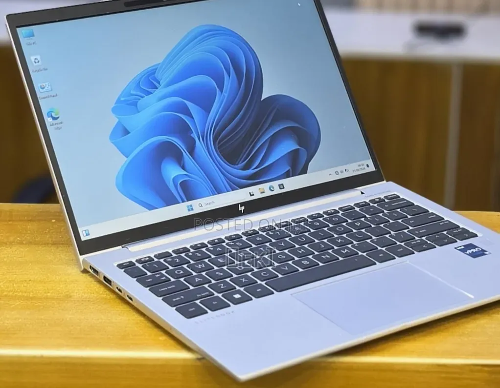 New Laptop HP EliteBook 830 G9 16GB Intel Core i7 SSD 512GB