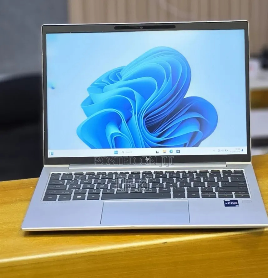 New Laptop HP EliteBook 830 G9 16GB Intel Core i7 SSD 512GB