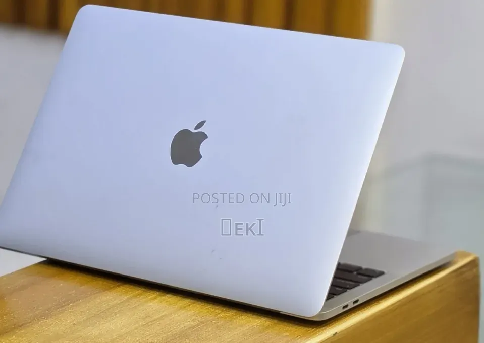 New Laptop Apple MacBook Pro 2020 32GB Intel Core i7 SSD 512GB