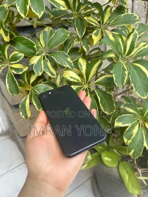 Apple iPhone SE 128 GB Black