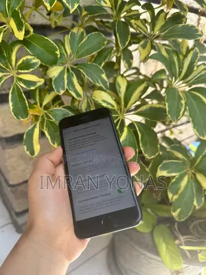 Apple iPhone SE 128 GB Black