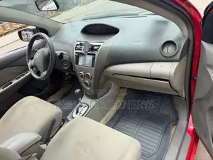 Toyota Yaris 2010 Red