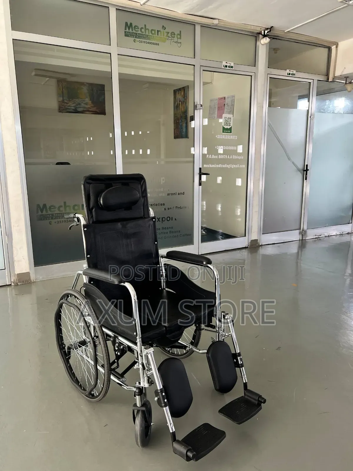8. ምቹ መቀመጫ ያለው ዊልቸር — Wheelchair With Comfortable Seating