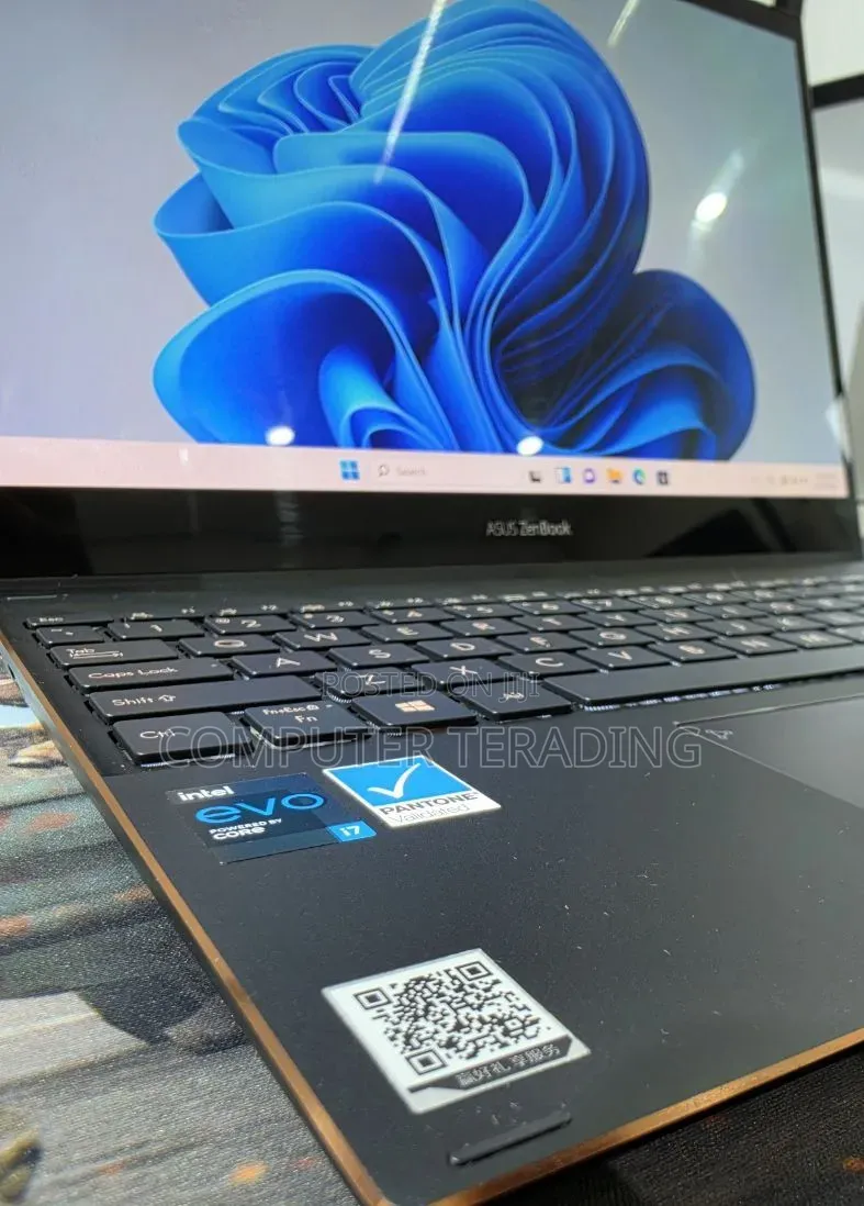 New Laptop Asus ZenBook Flip UX360CA 16GB Intel Core i7 SSD 512GB