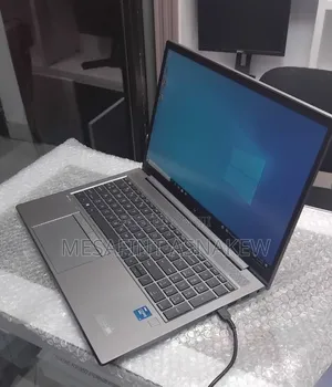New Laptop HP ZBook Firefly G8 16GB Intel Core i7 SSD 500GB