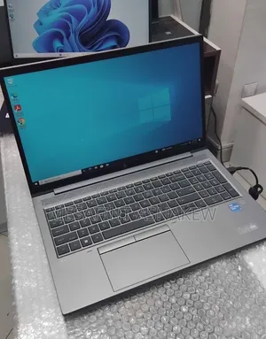 New Laptop HP ZBook Firefly G8 16GB Intel Core i7 SSD 500GB