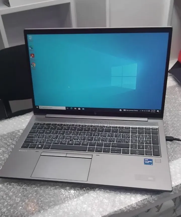 New Laptop HP ZBook Firefly G8 16GB Intel Core i7 SSD 500GB