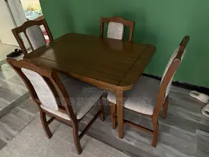 Dining Table of 4 Sits