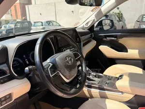 Toyota Highlander 2023 White