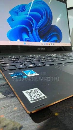 New Laptop Asus Zenbook 14 16GB Intel Core i7 SSD 512GB
