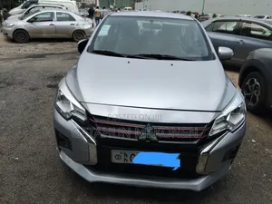 Mitsubishi Attrage 2022 Silver
