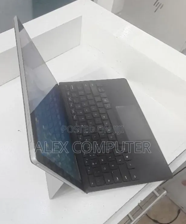 New Laptop Microsoft Surface Pro 8 8GB Intel Core i5 SSD 256GB
