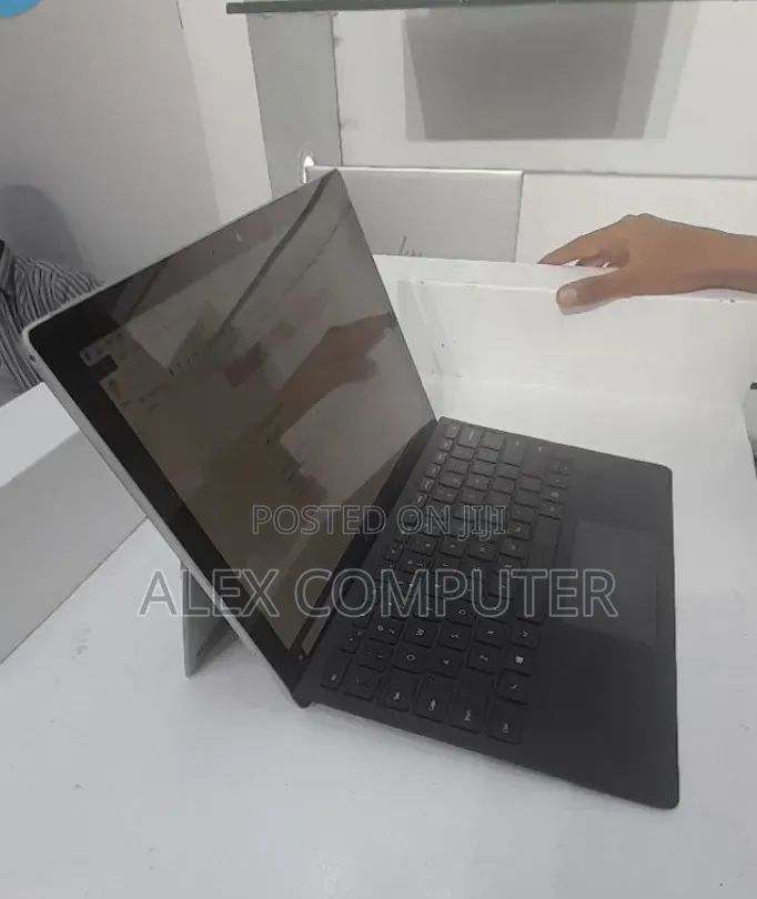 New Laptop Microsoft Surface Pro 8 8GB Intel Core i5 SSD 256GB