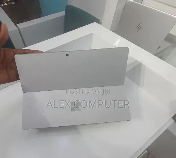 New Laptop Microsoft Surface Pro 8 8GB Intel Core i5 SSD 256GB