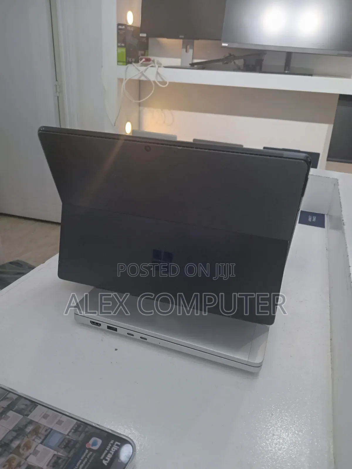 New Laptop Microsoft Surface Pro 8 8GB Intel Core i5 SSD 256GB