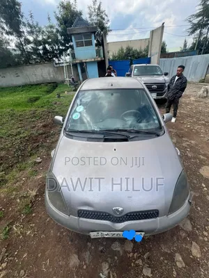 Toyota Vitz 2001 Silver