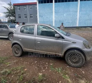 Toyota Vitz 2001 Silver