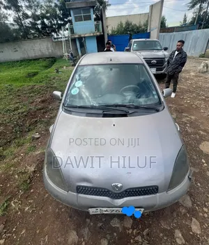 Toyota Vitz 2001 Silver