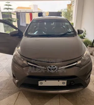 Toyota Yaris 2015 Gray