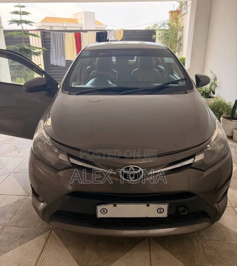 Toyota Yaris 2015 Gray