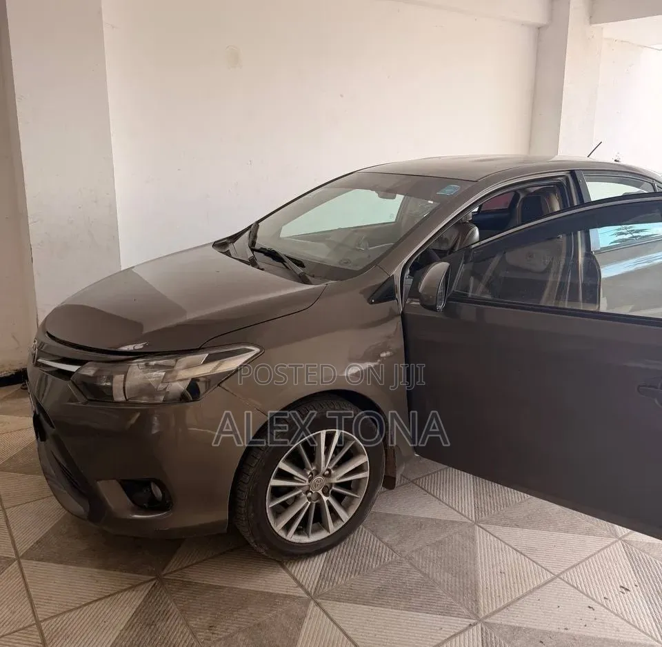 Toyota Yaris 2015 Gray