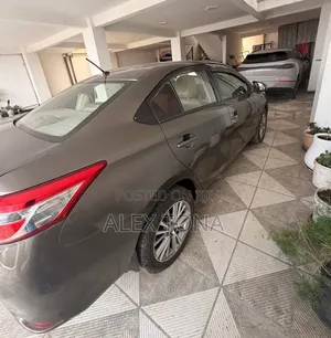 Toyota Yaris 2015 Gray