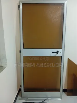 የውጪ አልሙኒየም በር