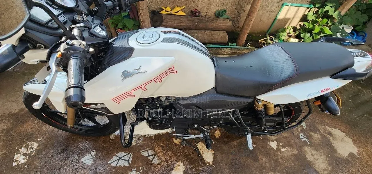 TVS Apache 180 RTR 2021 Yellow