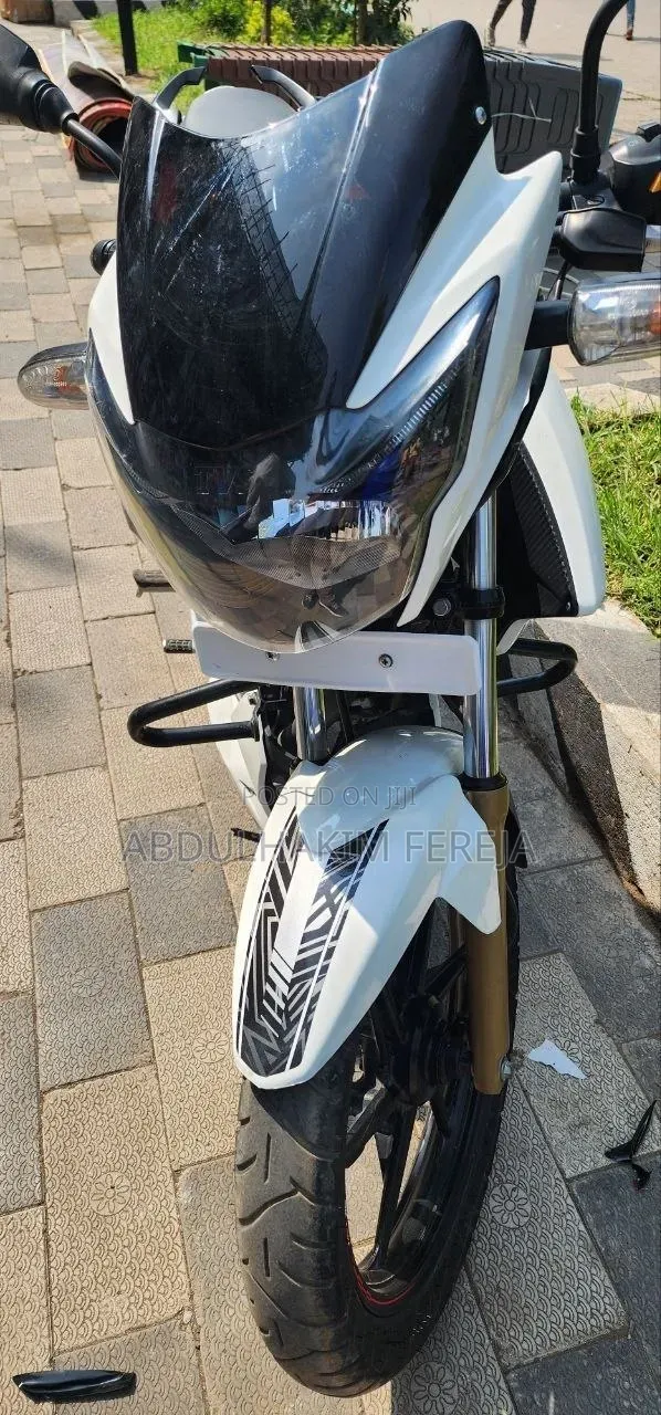 TVS Apache 180 RTR 2021 Yellow
