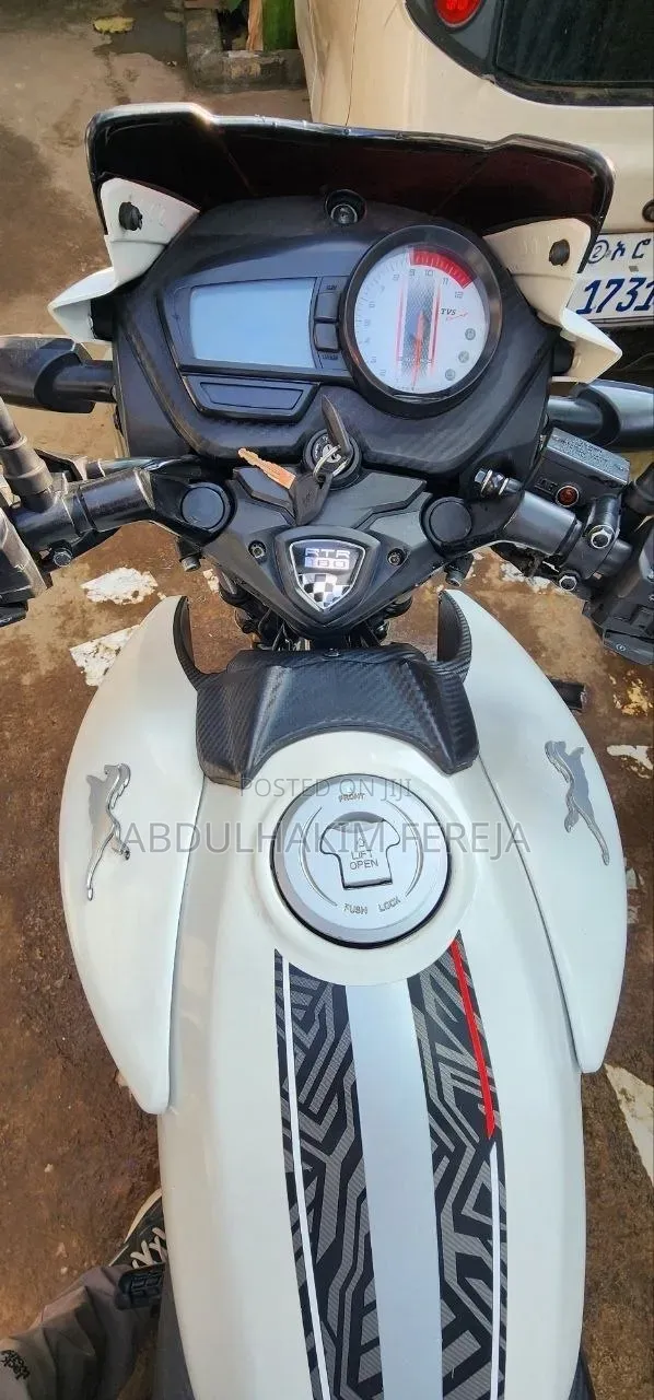 TVS Apache 180 RTR 2021 Yellow