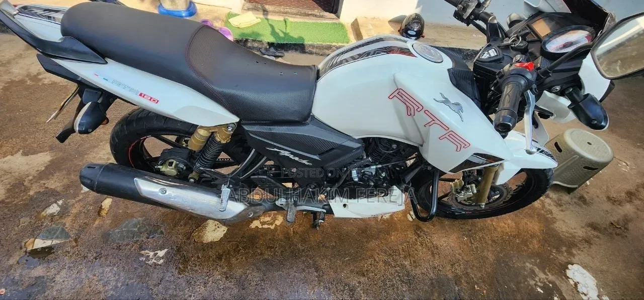 TVS Apache 180 RTR 2021 Yellow