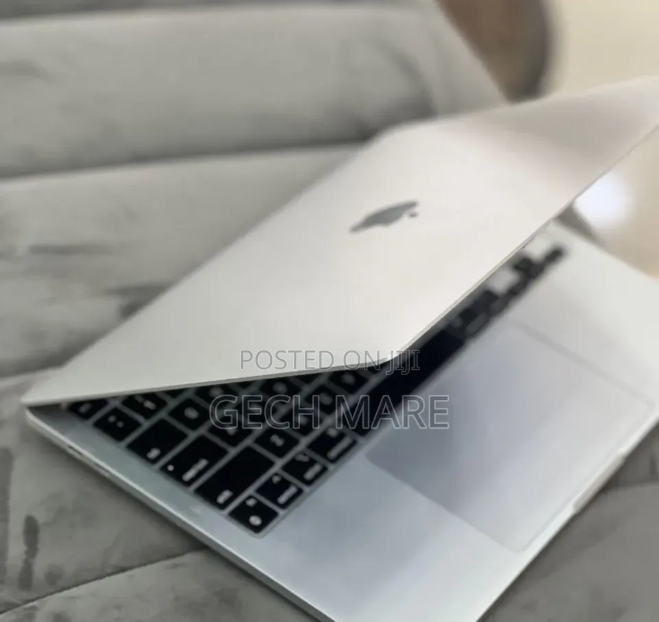 New Laptop Apple MacBook Pro 2022 M2 8GB Apple M2 SSD 512GB