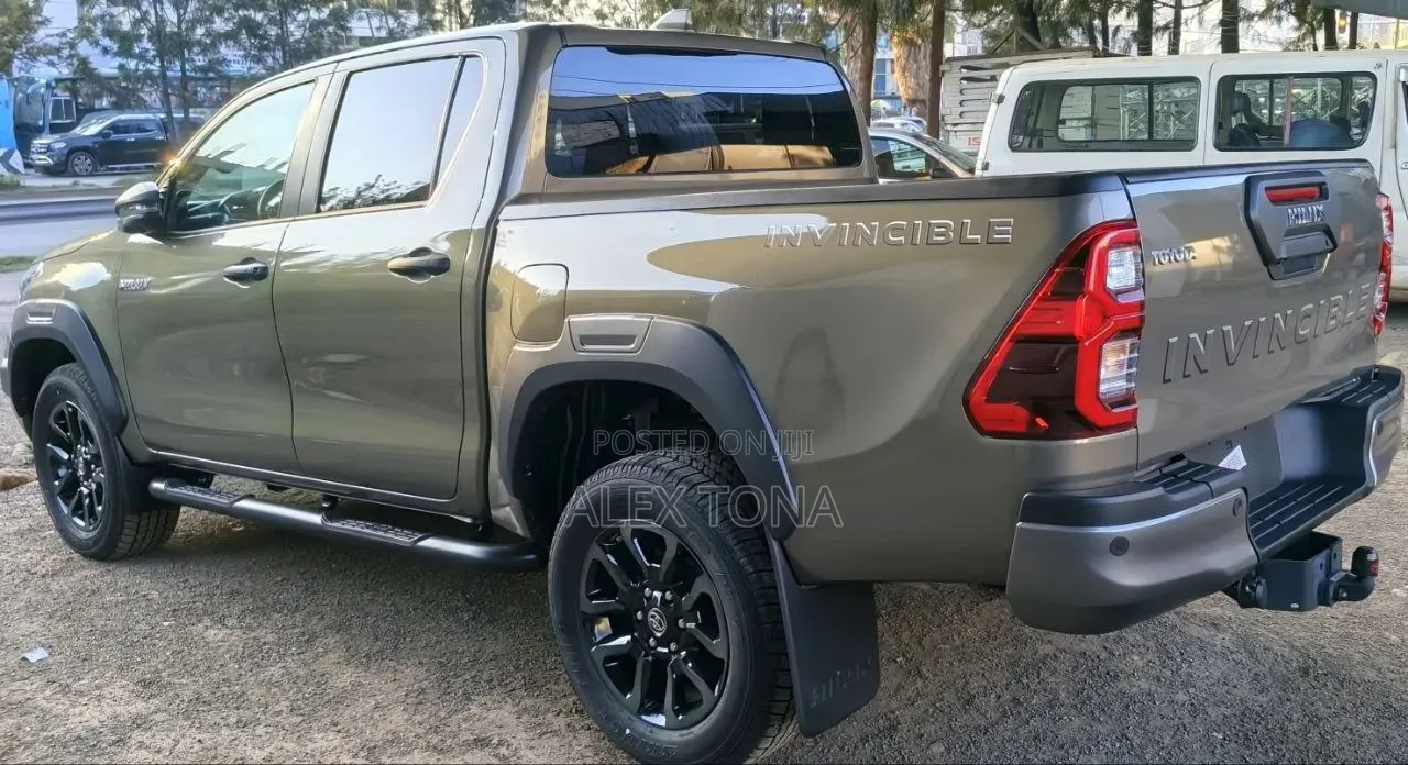 New Toyota Hilux 2024 Gray