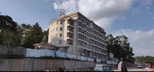 ላምበረት አራራት ሆቴል አካባቢ 250ካሬ መሬት ሽያጭ