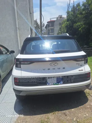Hyundai Venue 2023 White